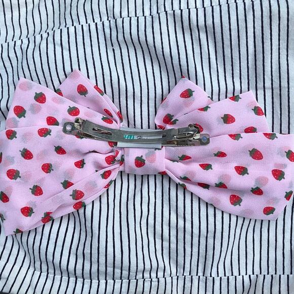 Pink strawberry hair bow, barrette clip, coquette cottagecore Y2K indie boho - Picture 4 of 6